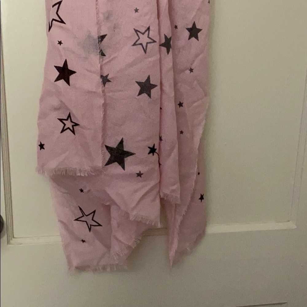NWT Victoria’s Secret pink scarf 🧣 - Picture 11 of 11
